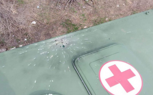 Вблизи Мариуполя боевики атаковали автомобиль военных медиков (ФОТО)