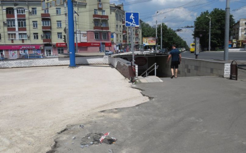 Сегодня ограничат проход через подземный переход в центре Мариуполя (ФОТО)