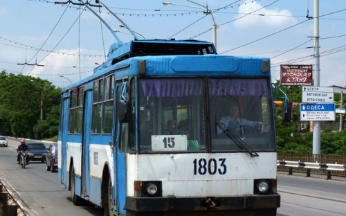 В Мариуполе на 7 дней изменено движение транспорта по проспекту Строителей