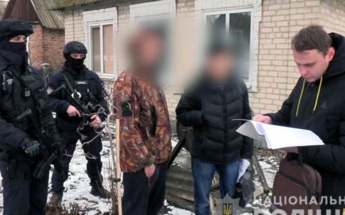Житель Донетчины прятал в кровати гранаты и оружие