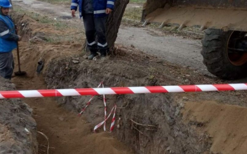 В мариупольском поселке меняют аварийный водовод