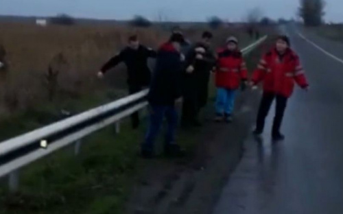 Полицейские под Мариуполем спасли тонущего рыбака (ВИДЕО)