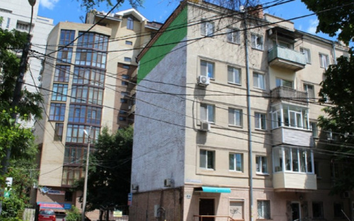 Мариупольцы разрисуют около 380 кв. м фасадов Днепра (ФОТО)