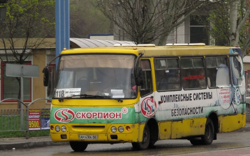 Из маршрутки в Мариуполе выпала 72-летняя пенсионерка
