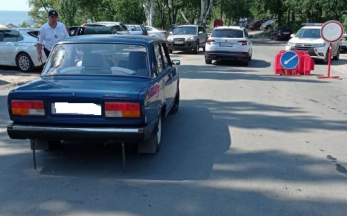 Мариупольским водителям временно перекрыли дорогу к Песчаному пляжу