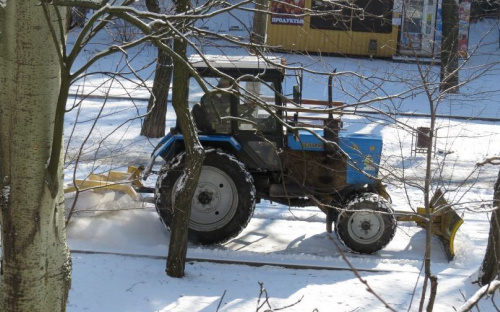 Белая весна. Мариуполь мобилизован на очистку от снега (ФОТО)