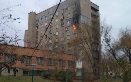 В девятиэтажном общежитии в Мариуполе произошел пожар (ФОТО)