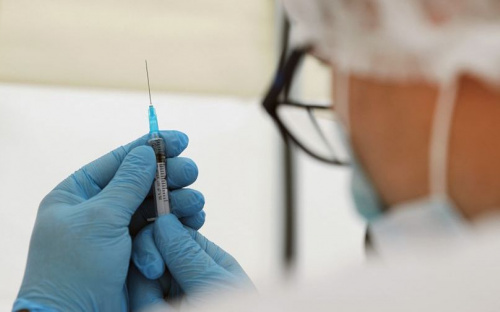 Украинским подросткам будут платить за вакцинацию