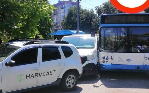 На центральном мариупольском проспекте – ДТП с троллейбусом