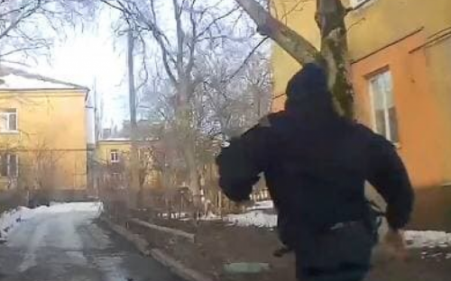 Как полицейские гнались за грабителем днем в Мариуполе
