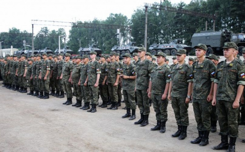На параде в Минске маршем прошли военные, обстрелявшие Восточный Мариуполя
