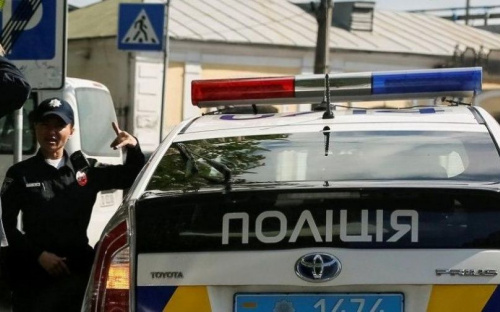 В Мариуполе выброшенная бумажка стала причиной конфликта патрульных и мужчины (ВИДЕО)