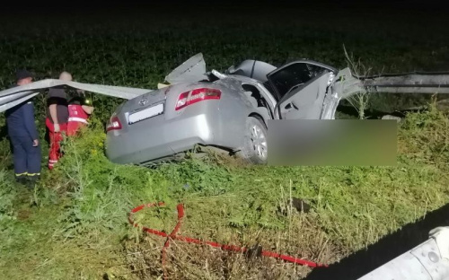 В Донецкой области произошло ночное ДТП: из автомобиля извлекали тела