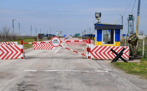 Украинцев не выпускают из Крыма и не впускают на оккупированный полуостров