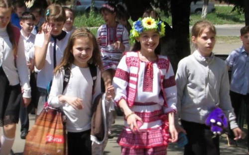 Мариупольцы нарядились в вышиванки (ФОТО+ВИДЕО)