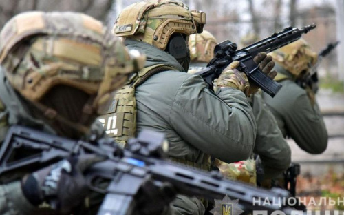 Ограбили обменник и взяли заложницу: в Мариуполе полицейские провели спецоперацию