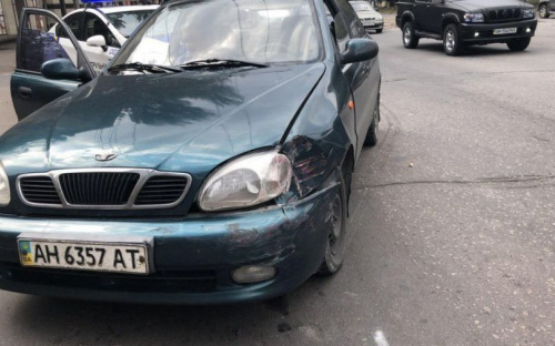 Доездились: в Мариуполе столкнулись два автомобиля (ФОТО)