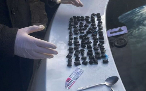 В Мариуполе задержали закладчика почти с сотней наркотических свертков