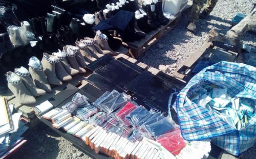 Под Мариуполем изъяли брендовую одежду и обувь на сумму около 250 тысяч гривен (ФОТО)