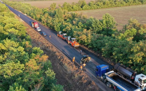 Долгострой за три месяца: трассу Запорожье-Мариуполь строят днем и ночью без выходных (ВИДЕО)