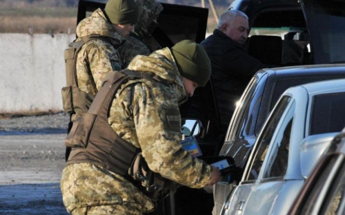 Через КПВВ Донбасса теперь можно перевозить чай, компьютеры и автомобильные покрышки