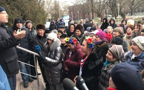 В Мангуше – политический скандал с идеологическим подтекстом (ФОТО)