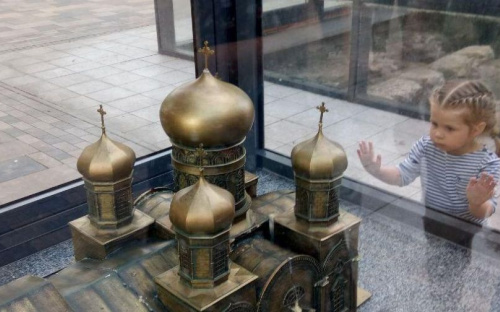В Мариуполе макет храма Марии Магдалины «трещит по швам» (ФОТО)