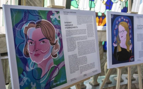 STEM is FEM: выставка «Наука - это она» открылась в Мариуполе
