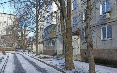 На Донетчине девушка упала из окна на пятом этаже