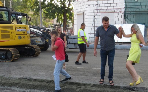 Мариупольцы с мэром прошли квест на ловкость, чтобы попасть на «Шесть соток страсти» (ФОТО+ВИДЕО)