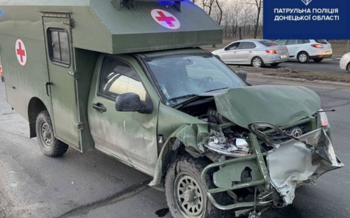 Движение на мариупольском перекрестке временно затруднено из-за ДТП (ДОПОЛНЕНО)