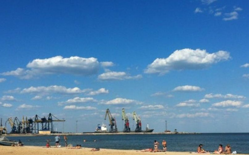 Более пяти тысяч мариупольцев провели выходной на море в конце лета