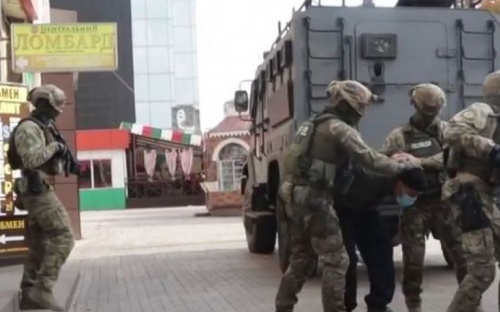 Переполох в центре Мариуполя: вооруженные спецназовцы направились в ювелирный салон