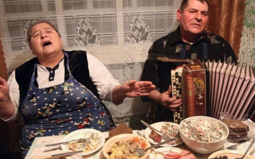 Фото праздничных застолий мариупольцы станут вывешивать в подъездах?
