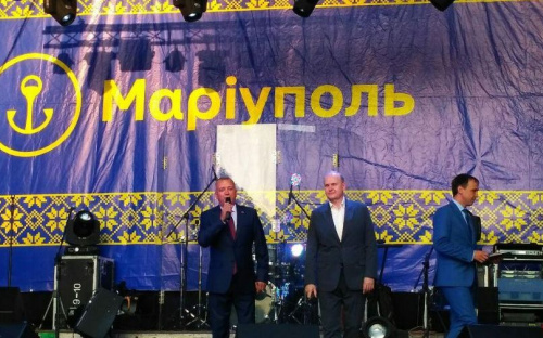 Гендиректоры мариупольских меткомбинатов тронули горожан своими поздравлениями ко Дню независимости (ВИДЕО)