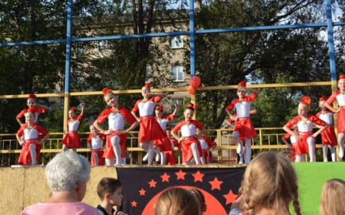 Жители Кальмиусского района Мариуполя раньше всех начали праздновать День города (ФОТО)