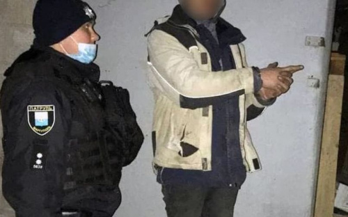 Во время поисков кабельного вора в Мариуполе полицейские поймали похитителя газонокосилки и перфоратора