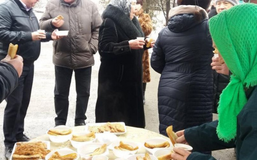 В Мариуполе с блинами и чаепитием открыли новую остановку (ФОТОФАКТ)
