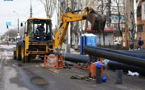 На мариупольском проспекте уложено более 270 метров трубопровода