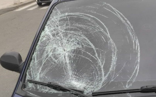 В Мариуполе автомобиль сбил женщину на пешеходном переходе