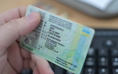Біженці у двох країнах можуть відновити водійське посвідчення – подробиці