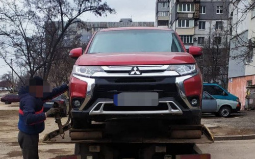 В Мариуполе эвакуировали авто, мешавшее подвозу продуктов в детский сад