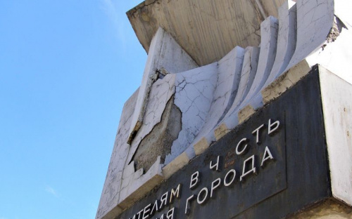 В Мариуполе юбилейный памятник нуждается в реставрации (ФОТО)
