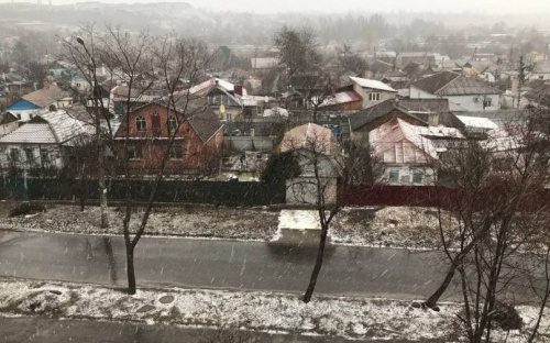 Аномальная погода: Мариуполь «накрыла» снежная крупа (ФОТОФАКТ)