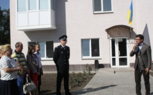 Ко Дню города в Мариуполе 10 семьям подарили квартиры