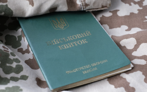 Чи продовжують багатодітним батькам відстрочку автоматично: пояснення адвоката