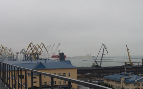 В Мариупольский порт не могут зайти 144 корабля