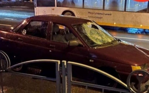На мариупольском проспекте машина сбила пешехода (ВИДЕО)
