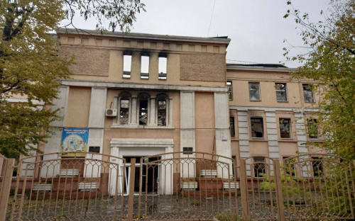 У Маріуполі росіяни планують знести  вже десяту школу - одну з найстаріших в місті