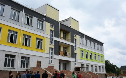 Вадим Черныш проинспектировал строительство детского сада в Мариуполе